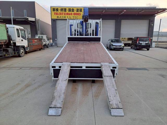 エルフトラック 　セルフ　３段クレーン　積載３ｔ　ハイジャッキ付　ラジコン取付可能　アユミ板　荷台内寸長３７０　幅２０７（14枚目）