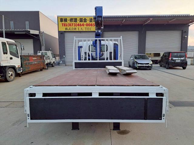 エルフトラック 　セルフ　３段クレーン　積載３ｔ　ハイジャッキ付　ラジコン取付可能　アユミ板　荷台内寸長３７０　幅２０７（15枚目）