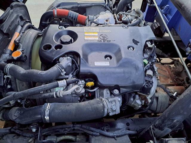 エルフトラック 　セルフ　３段クレーン　積載３ｔ　ハイジャッキ付　ラジコン取付可能　アユミ板　荷台内寸長３７０　幅２０７（22枚目）