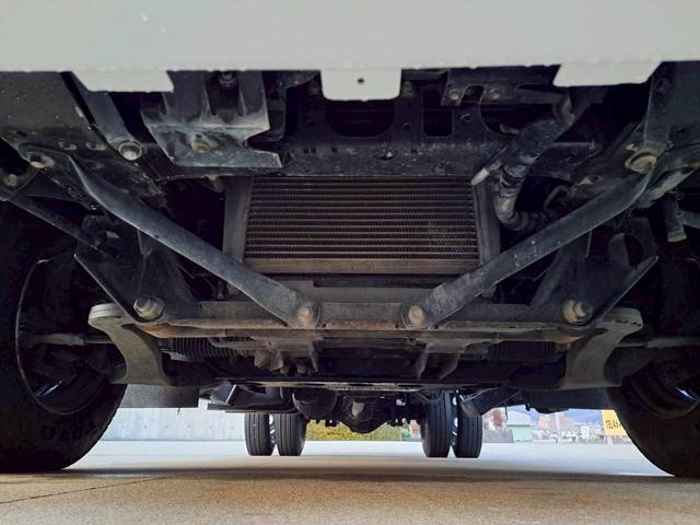 エルフトラック 　セルフ　３段クレーン　積載３ｔ　ハイジャッキ付　ラジコン取付可能　アユミ板　荷台内寸長３７０　幅２０７（30枚目）