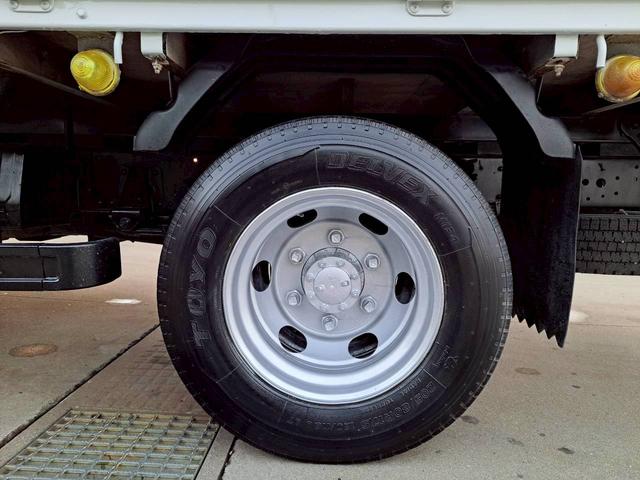 エルフトラック 　セルフ　３段クレーン　積載３ｔ　ハイジャッキ付　ラジコン取付可能　アユミ板　荷台内寸長３７０　幅２０７（34枚目）