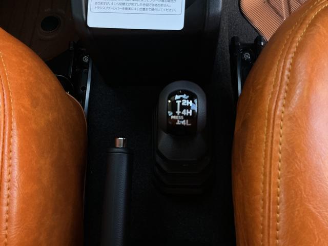 ジムニー ＸＣ　☆届出済未使用車　グラントレックＲ／Ｔ　社外グリル　シートカバー　背面タイヤカバー　ディスプレイオーディオ　Ｂｌｕｅｔｏｏｔｈ　ＨＤＭＩケーブル　ＥＴＣ　ＬＥＤヘッドライト　スズキセーフティ（12枚目）