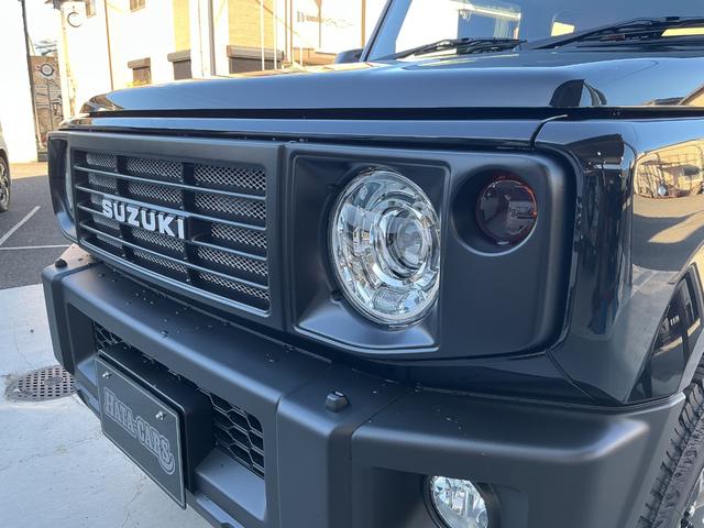 ジムニー ＸＣ　☆届出済未使用車　グラントレックＲ／Ｔ　社外グリル　シートカバー　背面タイヤカバー　ディスプレイオーディオ　Ｂｌｕｅｔｏｏｔｈ　ＨＤＭＩケーブル　ＥＴＣ　ＬＥＤヘッドライト　スズキセーフティ（42枚目）
