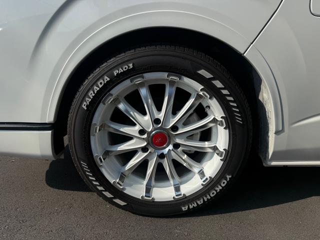 ハイエースバン スーパーＧＬ　ダークプライムＩＩ　アルパインフリップダウンモニター／スナートキー／社外アルミ／ホワイトレター／パワースライドドア／（5枚目）