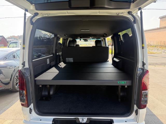 ハイエースバン スーパーＧＬ　ダークプライムＩＩ　アルパインフリップダウンモニター／スナートキー／社外アルミ／ホワイトレター／パワースライドドア／（17枚目）