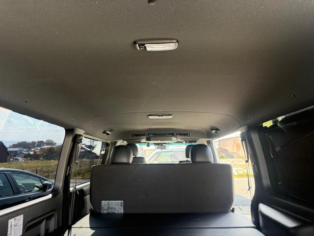 ハイエースバン スーパーＧＬ　ダークプライムＩＩ　アルパインフリップダウンモニター／スナートキー／社外アルミ／ホワイトレター／パワースライドドア／（19枚目）