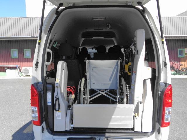 ハイエースバン 　ウエルキャブ　ＡＳタイプ　１０人乗り　車いす２脚乗車可　車いす１脚＋ストレッチャー１台同時乗車可　ストレッチャー固定金具付き　プリクラッシュセーフティーシステム（15枚目）