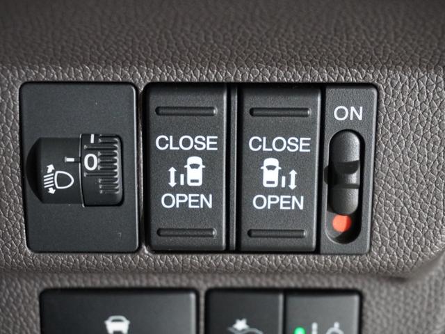 フリード Ｇ・ホンダセンシング　いまコレ＋　禁煙車　ギャザーズメモリー　フルセグ　ＣＤ／ＤＶＤ　ミュージックラック　ホンダセンシング　ＥＴＣ　クルーズコントロール　ウオークスルー　左右パワースライド　アイドリングＳＴＯＰ　盗難防止（9枚目）