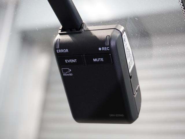 フィット ｅ：ＨＥＶＲＳ　当社デモカー　禁煙車　９インチギャザーズメモリーナビ　フルセグ　ＣＤ／ＤＶＤ　ミュージックラック　ホンダセンシング　ＬＥＤヘッドライト　ＥＴＣ　ドライブレコーダー　前後センサー１６インチアルミホイール（5枚目）