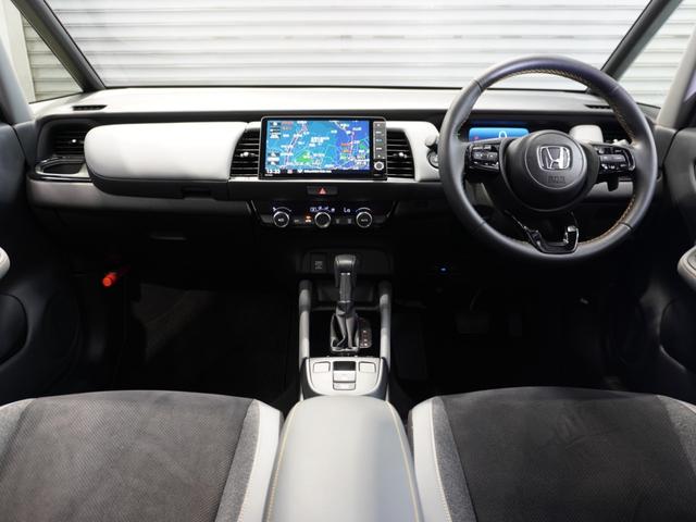 フィット ｅ：ＨＥＶＲＳ　当社デモカー　禁煙車　９インチギャザーズメモリーナビ　フルセグ　ＣＤ／ＤＶＤ　ミュージックラック　ホンダセンシング　ＬＥＤヘッドライト　ＥＴＣ　ドライブレコーダー　前後センサー１６インチアルミホイール（13枚目）