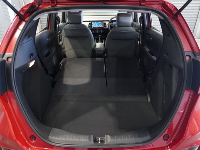 フィット ｅ：ＨＥＶＲＳ　当社デモカー　禁煙車　９インチギャザーズメモリーナビ　フルセグ　ＣＤ／ＤＶＤ　ミュージックラック　ホンダセンシング　ＬＥＤヘッドライト　ＥＴＣ　ドライブレコーダー　前後センサー１６インチアルミホイール（16枚目）