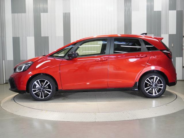 フィット ｅ：ＨＥＶＲＳ　当社デモカー　禁煙車　９インチギャザーズメモリーナビ　フルセグ　ＣＤ／ＤＶＤ　ミュージックラック　ホンダセンシング　ＬＥＤヘッドライト　ＥＴＣ　ドライブレコーダー　前後センサー１６インチアルミホイール（24枚目）