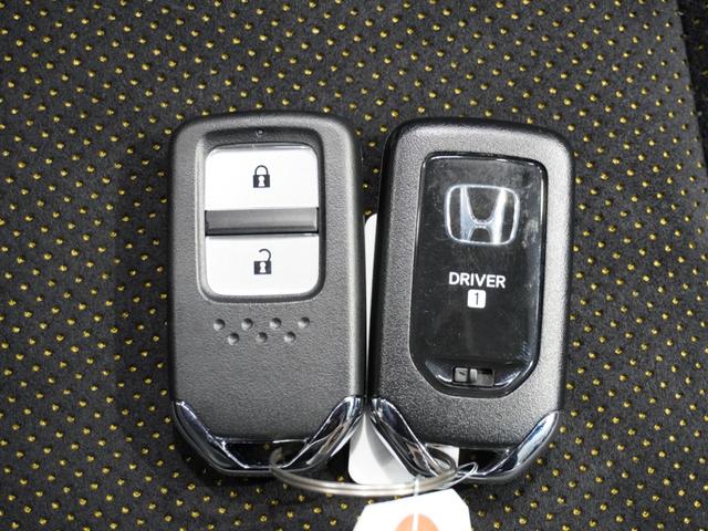 フィット ｅ：ＨＥＶＲＳ　当社デモカー　禁煙車　９インチギャザーズメモリーナビ　フルセグ　ＣＤ／ＤＶＤ　ミュージックラック　ホンダセンシング　ＬＥＤヘッドライト　ＥＴＣ　ドライブレコーダー　前後センサー１６インチアルミホイール（37枚目）