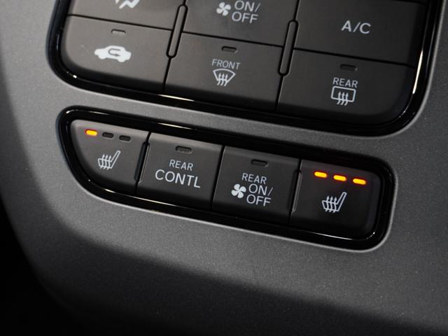 フリード ｅ：ＨＥＶエアーＥＸ　当社デモカー　禁煙車　１１．４インチギャザーズメモリーナビ　フルセグ　ＣＤ／ＤＶＤ　ミュージックラック　ホンダセンシング　ＬＥＤヘッドライト　ＥＴＣ　前後ドライブレコーダー　フロントヒーターシート（17枚目）