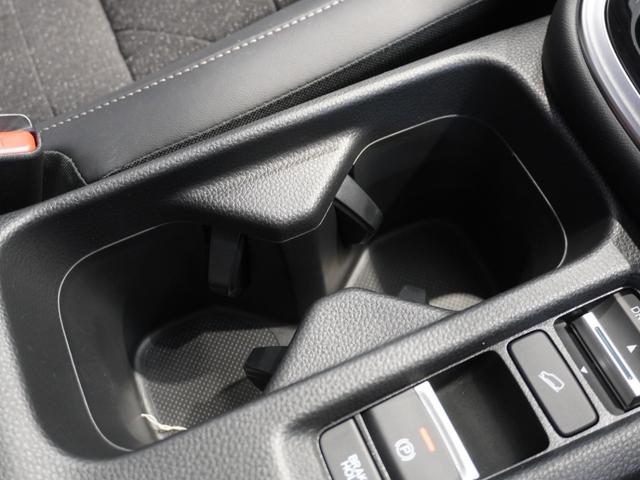 ヴェゼル ｅ：ＨＥＶＺ　ワンオーナー車　禁煙車　９インチホンダコネクテッドディスプレイナビ　フルセグ　ＵＳＢ　Ｂｌｕｅｔｏｏｔｈ　ホンダセンシング　ＬＥＤヘッドライト　ＥＴＣ　前後ドライブレコーダー　前後センサーパドルシフト（41枚目）