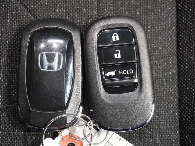ヴェゼル ｅ：ＨＥＶＺ　ワンオーナー車　禁煙車　９インチホンダコネクテッドディスプレイナビ　フルセグ　ＵＳＢ　Ｂｌｕｅｔｏｏｔｈ　ホンダセンシング　ＬＥＤヘッドライト　ＥＴＣ　前後ドライブレコーダー　前後センサーパドルシフト（52枚目）