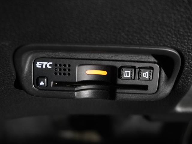 ヴェゼル ハイブリッドＺ・ホンダセンシング　ワンオーナー車　禁煙車　ギャザーズメモリーナビ　フルセグ　ＣＤ／ＤＶＤ　ミュージックラック　ホンダセンシング　ＬＥＤヘッドライト　ＥＴＣ　前後ドライブレコーダー　フロントヒーターシート　１７インチＡＷ（4枚目）