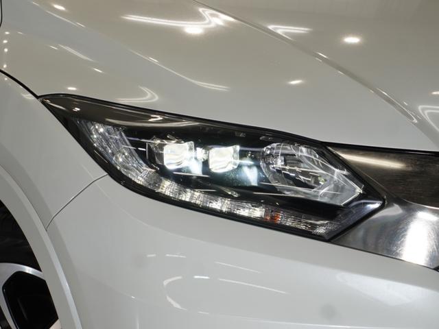 ヴェゼル ハイブリッドＺ・ホンダセンシング　ワンオーナー車　禁煙車　ギャザーズメモリーナビ　フルセグ　ＣＤ／ＤＶＤ　ミュージックラック　ホンダセンシング　ＬＥＤヘッドライト　ＥＴＣ　前後ドライブレコーダー　フロントヒーターシート　１７インチＡＷ（9枚目）