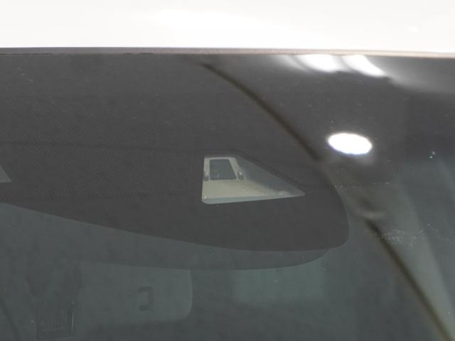 ヴェゼル ハイブリッドＺ・ホンダセンシング　ワンオーナー車　禁煙車　ギャザーズメモリーナビ　フルセグ　ＣＤ／ＤＶＤ　ミュージックラック　ホンダセンシング　ＬＥＤヘッドライト　ＥＴＣ　前後ドライブレコーダー　フロントヒーターシート　１７インチＡＷ（12枚目）