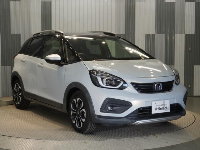 フィット ｅ：ＨＥＶクロスター　ワンオーナー車　禁煙車　８インチギャザーズメモリーナビ　フルセグ　ＣＤ／ＤＶＤ　ＵＳＢ　Ｂｌｕｅｔｏｏｔｈ　ホンダセンシング　ＬＥＤヘッドライト　ＥＴＣ　クルーズコントロール前後センサー１６インチＡＷ（7枚目）