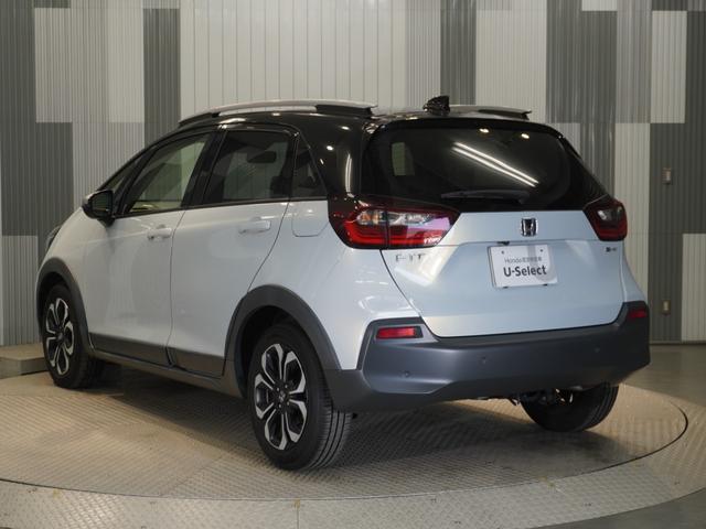 フィット ｅ：ＨＥＶクロスター　ワンオーナー車　禁煙車　８インチギャザーズメモリーナビ　フルセグ　ＣＤ／ＤＶＤ　ＵＳＢ　Ｂｌｕｅｔｏｏｔｈ　ホンダセンシング　ＬＥＤヘッドライト　ＥＴＣ　クルーズコントロール前後センサー１６インチＡＷ（8枚目）