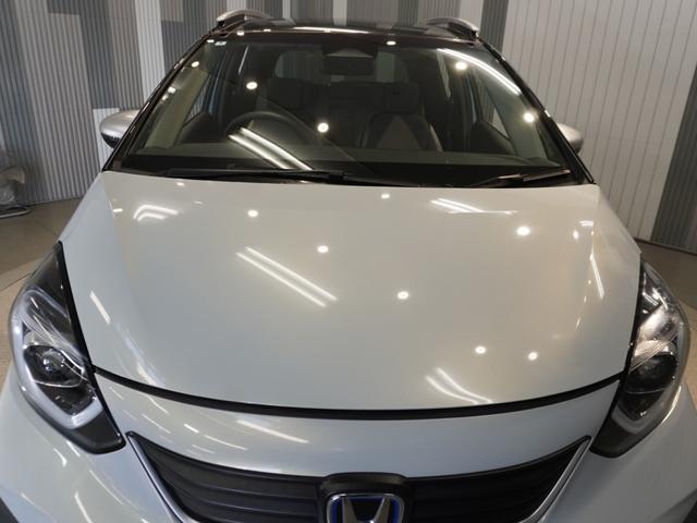 フィット ｅ：ＨＥＶクロスター　ワンオーナー車　禁煙車　８インチギャザーズメモリーナビ　フルセグ　ＣＤ／ＤＶＤ　ＵＳＢ　Ｂｌｕｅｔｏｏｔｈ　ホンダセンシング　ＬＥＤヘッドライト　ＥＴＣ　クルーズコントロール前後センサー１６インチＡＷ（11枚目）