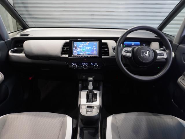 フィット ｅ：ＨＥＶクロスター　ワンオーナー車　禁煙車　８インチギャザーズメモリーナビ　フルセグ　ＣＤ／ＤＶＤ　ＵＳＢ　Ｂｌｕｅｔｏｏｔｈ　ホンダセンシング　ＬＥＤヘッドライト　ＥＴＣ　クルーズコントロール前後センサー１６インチＡＷ（13枚目）