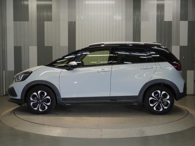 フィット ｅ：ＨＥＶクロスター　ワンオーナー車　禁煙車　８インチギャザーズメモリーナビ　フルセグ　ＣＤ／ＤＶＤ　ＵＳＢ　Ｂｌｕｅｔｏｏｔｈ　ホンダセンシング　ＬＥＤヘッドライト　ＥＴＣ　クルーズコントロール前後センサー１６インチＡＷ（24枚目）