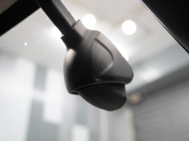 ヴェゼル ｅ：ＨＥＶＺ　ワンオーナー車　禁煙車　ホンダコネクテッドディスプレイナビ　フルセグ　Ｂｌｕｅｔｏｏｔｈ　スマホ連携　ＬＥＤヘッドライト　ＥＴＣ前後ドライブレコーダー前後センサー　１８インチアルミホイールパドルシフト（5枚目）