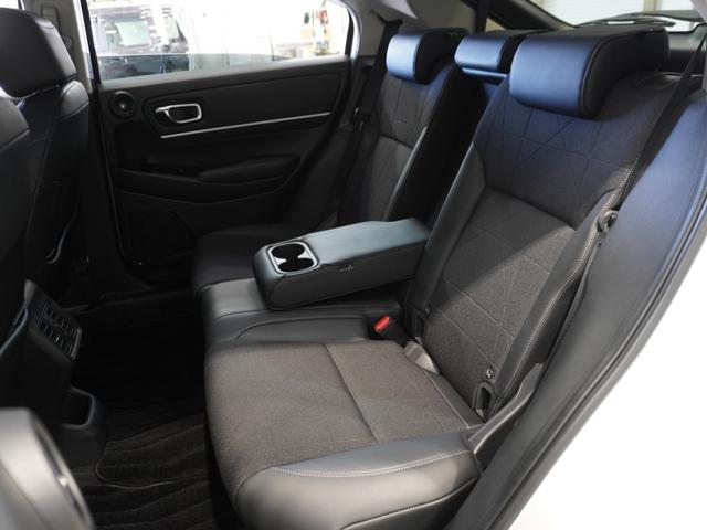 ヴェゼル ｅ：ＨＥＶＺ　ワンオーナー車　禁煙車　ホンダコネクテッドディスプレイナビ　フルセグ　Ｂｌｕｅｔｏｏｔｈ　スマホ連携　ＬＥＤヘッドライト　ＥＴＣ前後ドライブレコーダー前後センサー　１８インチアルミホイールパドルシフト（15枚目）