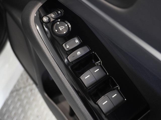 ヴェゼル ｅ：ＨＥＶＺ　ワンオーナー車　禁煙車　ホンダコネクテッドディスプレイナビ　フルセグ　Ｂｌｕｅｔｏｏｔｈ　スマホ連携　ＬＥＤヘッドライト　ＥＴＣ前後ドライブレコーダー前後センサー　１８インチアルミホイールパドルシフト（39枚目）