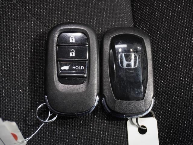 ヴェゼル ｅ：ＨＥＶＺ　ワンオーナー車　禁煙車　ホンダコネクテッドディスプレイナビ　フルセグ　Ｂｌｕｅｔｏｏｔｈ　スマホ連携　ＬＥＤヘッドライト　ＥＴＣ前後ドライブレコーダー前後センサー　１８インチアルミホイールパドルシフト（63枚目）
