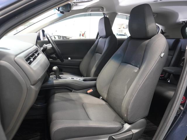 ヴェゼル Ｘ・ホンダセンシング　ワンオーナー車　禁煙車　ギャザーズメモリーナビ　フルセグ　ＣＤ／ＤＶＤ　ミュージックラック　ホンダセンシング　ＬＥＤヘッドライト　ＥＴＣ　クルーズコントロール　１６インチアルミホイール　Ｒカメ　ＡＢＳ（13枚目）