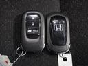ｅ：ＨＥＶＺ　ワンオーナー車　禁煙車　ホンダコネクテッドディスプレイナビ　フルセグ　Ｂｌｕｅｔｏｏｔｈ　スマホ連携　ＬＥＤヘッドライト　ＥＴＣ前後ドライブレコーダー前後センサー　１８インチアルミホイールパドルシフト（63枚目）