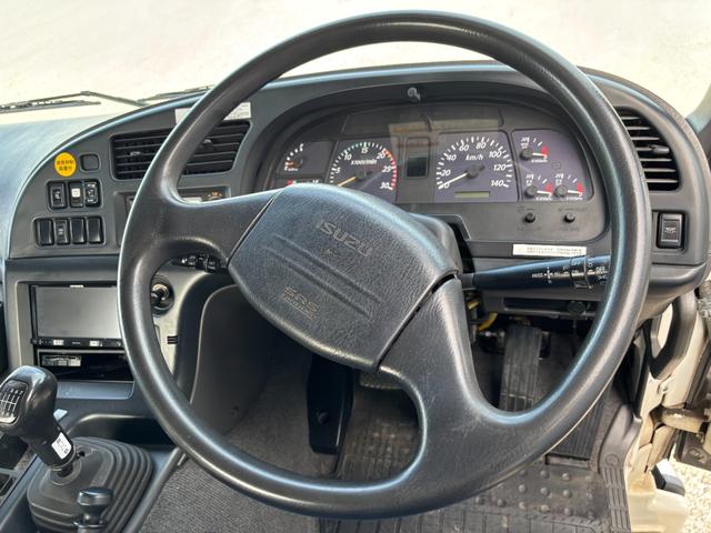 ギガ トラクターヘッド 3軸2デフ 8速MT 520馬力 2軸カプラー型式CD-2000(カプラーオフセット175mm)第5輪荷重18トン ワンオーナー 大型牽引車 社外ナビ ETC(12枚目)