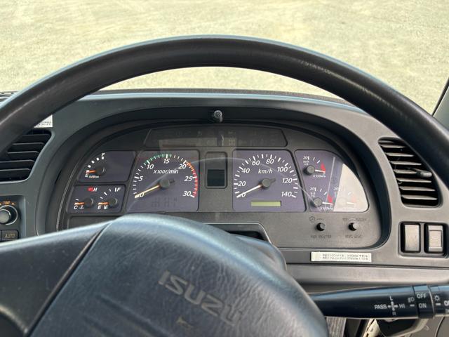 ギガ トラクターヘッド 3軸2デフ 8速MT 520馬力 2軸カプラー型式CD-2000(カプラーオフセット175mm)第5輪荷重18トン ワンオーナー 大型牽引車 社外ナビ ETC(13枚目)