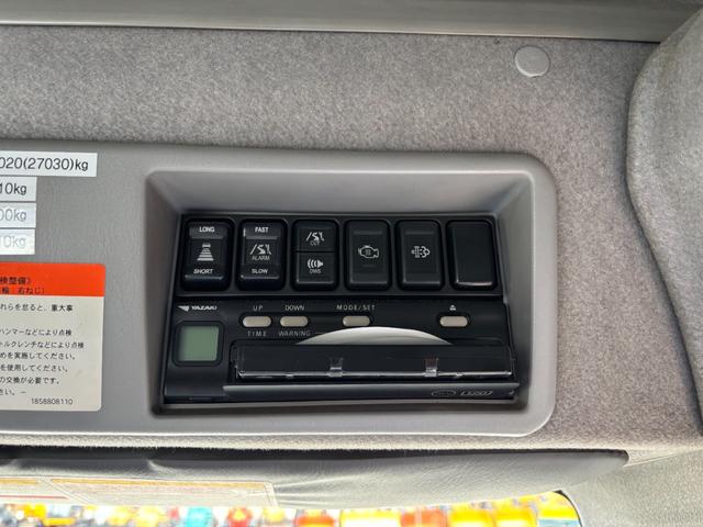 ギガ トラクターヘッド 3軸2デフ 8速MT 520馬力 2軸カプラー型式CD-2000(カプラーオフセット175mm)第5輪荷重18トン ワンオーナー 大型牽引車 社外ナビ ETC(19枚目)