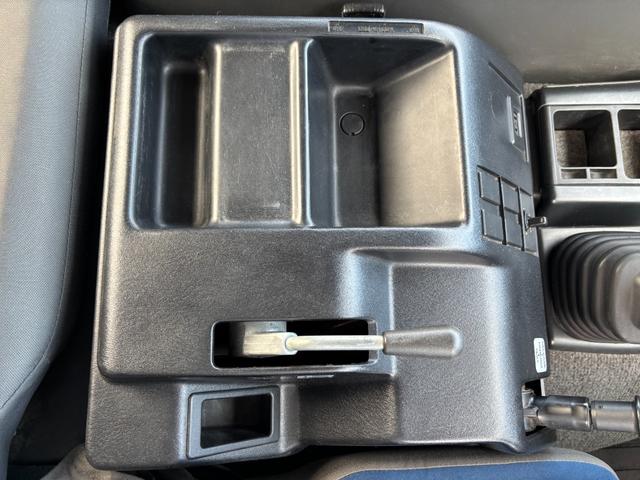 ギガ トラクターヘッド 3軸2デフ 8速MT 520馬力 2軸カプラー型式CD-2000(カプラーオフセット175mm)第5輪荷重18トン ワンオーナー 大型牽引車 社外ナビ ETC(22枚目)