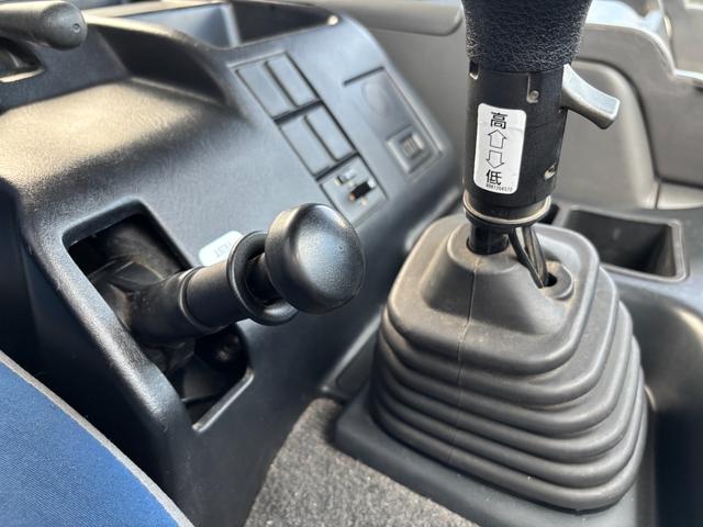 ギガ トラクターヘッド 3軸2デフ 8速MT 520馬力 2軸カプラー型式CD-2000(カプラーオフセット175mm)第5輪荷重18トン ワンオーナー 大型牽引車 社外ナビ ETC(23枚目)