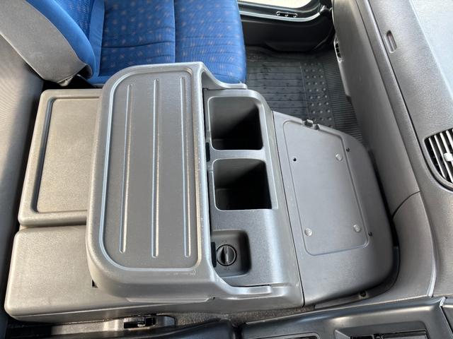 ギガ トラクターヘッド 3軸2デフ 8速MT 520馬力 2軸カプラー型式CD-2000(カプラーオフセット175mm)第5輪荷重18トン ワンオーナー 大型牽引車 社外ナビ ETC(25枚目)