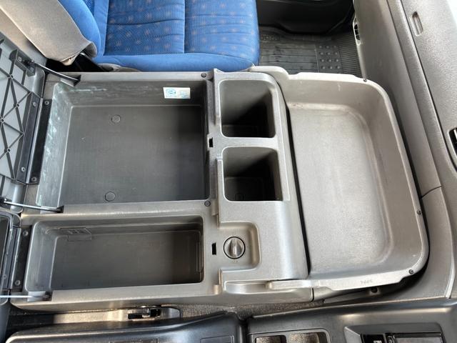 ギガ トラクターヘッド 3軸2デフ 8速MT 520馬力 2軸カプラー型式CD-2000(カプラーオフセット175mm)第5輪荷重18トン ワンオーナー 大型牽引車 社外ナビ ETC(26枚目)