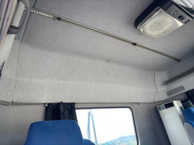 ギガ トラクターヘッド 3軸2デフ 8速MT 520馬力 2軸カプラー型式CD-2000(カプラーオフセット175mm)第5輪荷重18トン ワンオーナー 大型牽引車 社外ナビ ETC(28枚目)