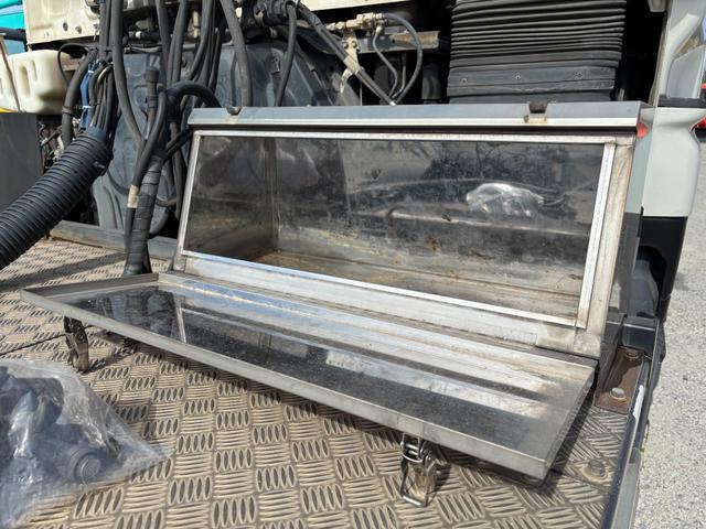 ギガ トラクターヘッド 3軸2デフ 8速MT 520馬力 2軸カプラー型式CD-2000(カプラーオフセット175mm)第5輪荷重18トン ワンオーナー 大型牽引車 社外ナビ ETC(46枚目)