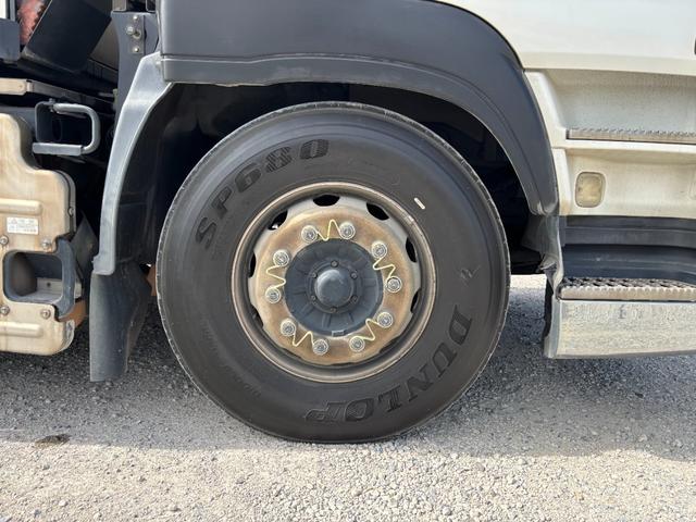 ギガ トラクターヘッド 3軸2デフ 8速MT 520馬力 2軸カプラー型式CD-2000(カプラーオフセット175mm)第5輪荷重18トン ワンオーナー 大型牽引車 社外ナビ ETC(68枚目)
