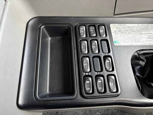 スーパーグレート 重機回送車（大型）クレーン付き　セルフ４段ダダノ製クレーン２．９３ｔ吊り・ラジコン付き・フジタボディ・ハイジャッキ・ウインチ付き・２デフ・木床・手動あゆみ・積載１１．８ｔ・ワンオーナー・フルセグＴＶ・ナビ・ＤＶＤ／ＣＤ・ＥＴＣ付き（23枚目）