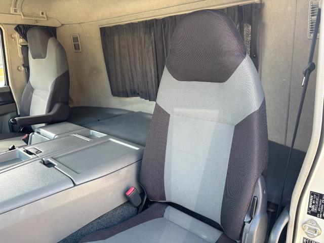 スーパーグレート 重機回送車（大型）クレーン付き　セルフ４段ダダノ製クレーン２．９３ｔ吊り・ラジコン付き・フジタボディ・ハイジャッキ・ウインチ付き・２デフ・木床・手動あゆみ・積載１１．８ｔ・ワンオーナー・フルセグＴＶ・ナビ・ＤＶＤ／ＣＤ・ＥＴＣ付き（32枚目）