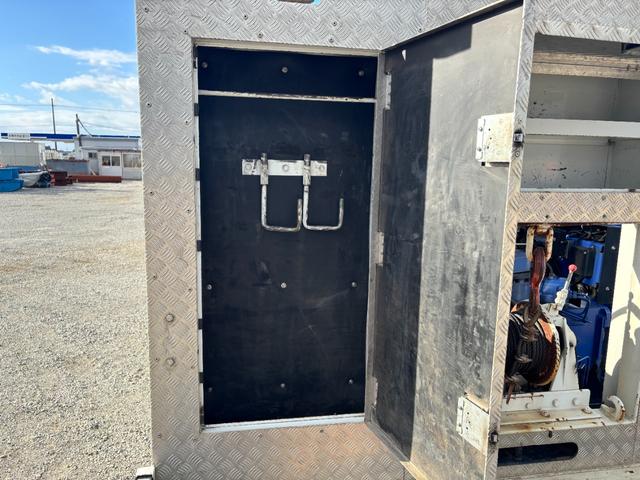 スーパーグレート 重機回送車（大型）クレーン付き　セルフ４段ダダノ製クレーン２．９３ｔ吊り・ラジコン付き・フジタボディ・ハイジャッキ・ウインチ付き・２デフ・木床・手動あゆみ・積載１１．８ｔ・ワンオーナー・フルセグＴＶ・ナビ・ＤＶＤ／ＣＤ・ＥＴＣ付き（53枚目）