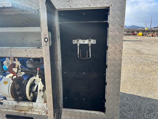 スーパーグレート 重機回送車（大型）クレーン付き　セルフ４段ダダノ製クレーン２．９３ｔ吊り・ラジコン付き・フジタボディ・ハイジャッキ・ウインチ付き・２デフ・木床・手動あゆみ・積載１１．８ｔ・ワンオーナー・フルセグＴＶ・ナビ・ＤＶＤ／ＣＤ・ＥＴＣ付き（55枚目）