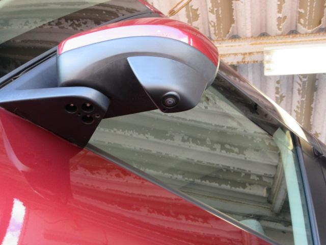右サイドカメラ装備　　死角になる右フェンダー下付近が確認できます。細い道路を通行する時の強い味方、ストレスが軽減できますので、運転に集中できます。