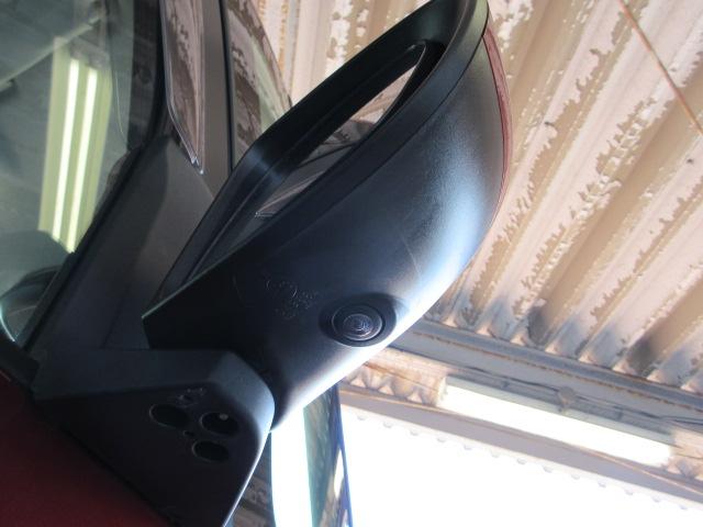 フロントカメラ装備　死角になるフロント前方の視認確保。運転中気づかない、小さなお子様や障害物などがご確認出来ますので、ストレスが軽減できます。